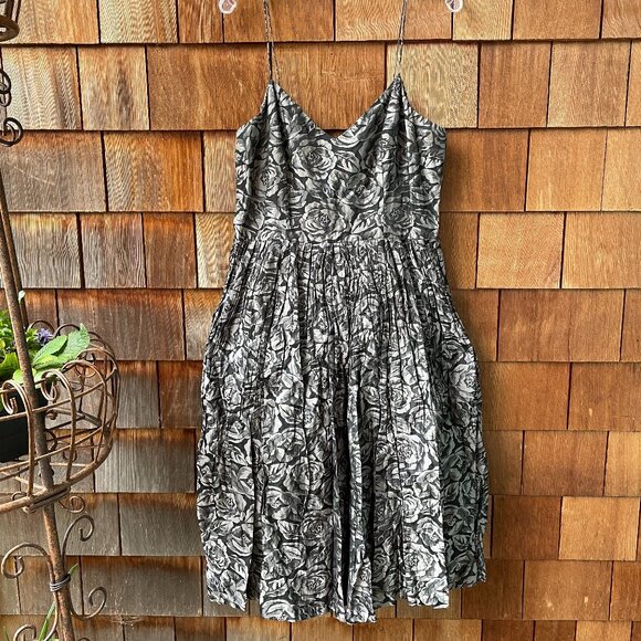 NWT Tracy Reese Silver And Black Rose Print Ballerina Slip Dress in Women's 12 - Picture 1 of 12